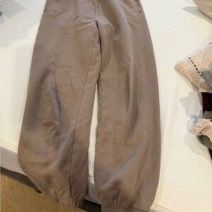 Aritzia sweats women’s